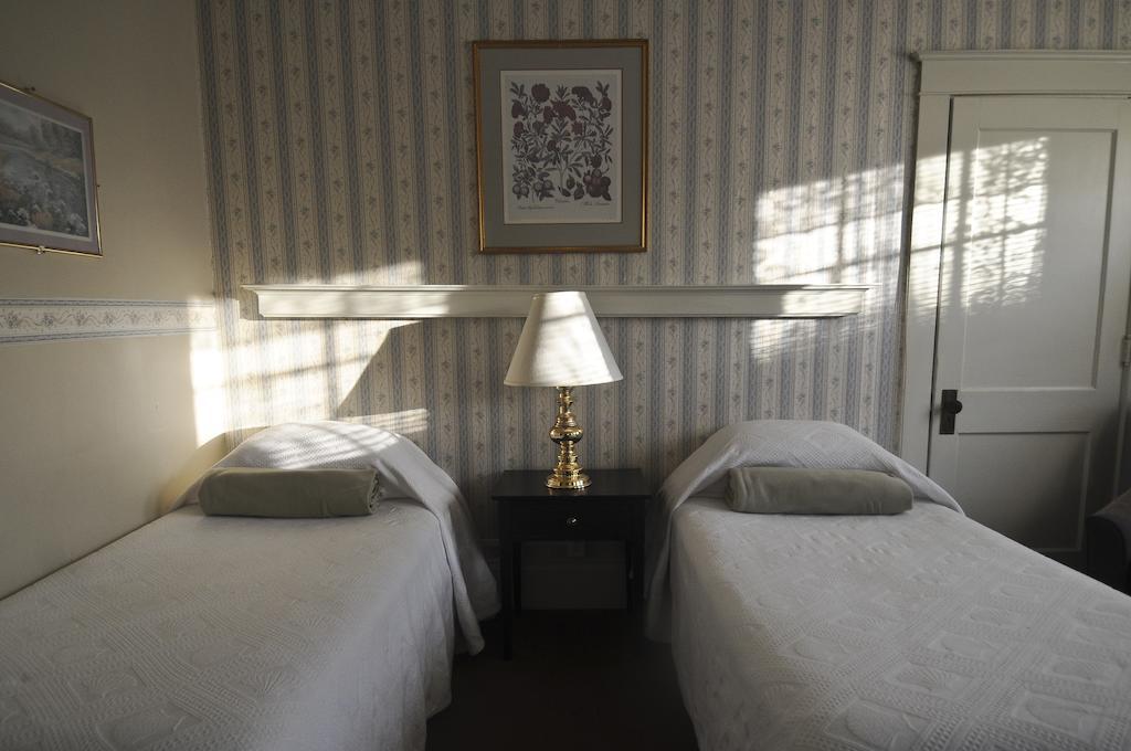 Hotel Coolidge White River Junction Buitenkant foto